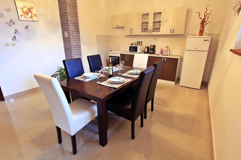 Priska Apartment คาชเตลา ภายนอก รูปภาพ